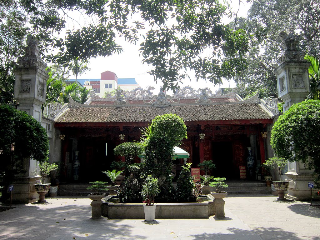 Quan Thanh Temple from the inside