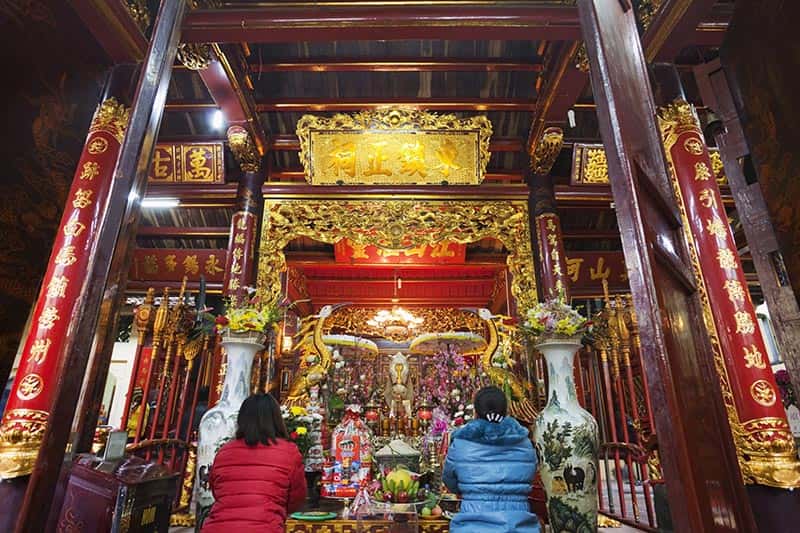 Bach Ma Temple