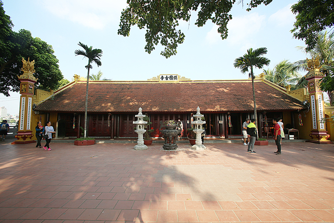 Trấn Quốc Pagoda from the inside