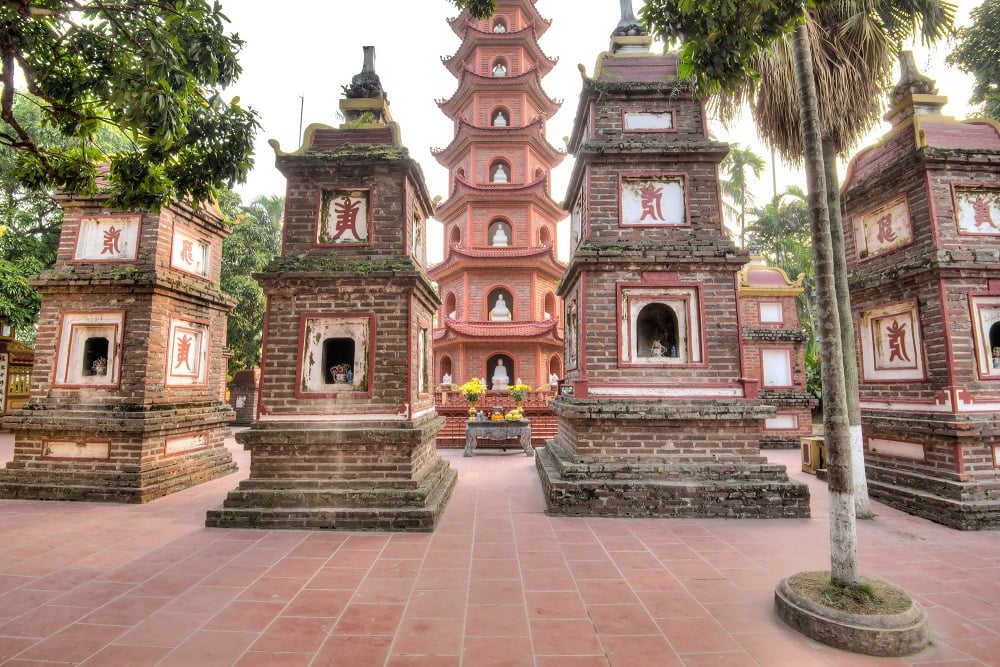 Trấn Quốc Pagoda from the inside