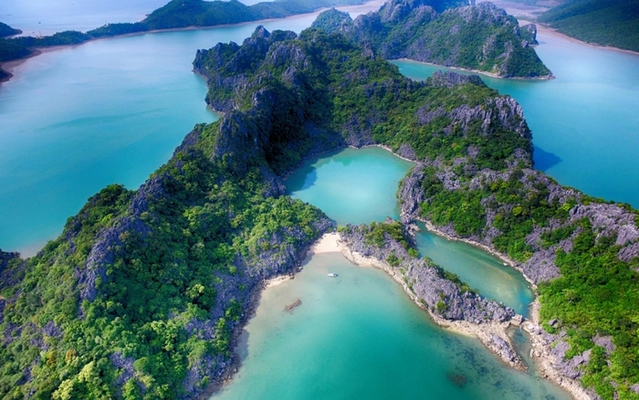 Bai Tu Long Bay