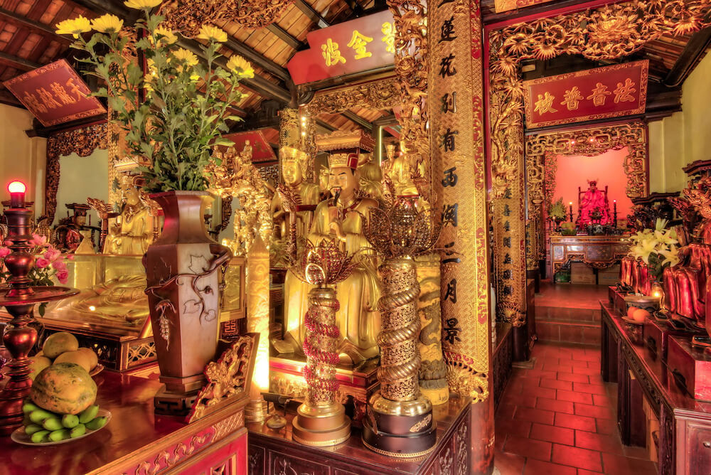 Trấn Quốc Pagoda from the inside